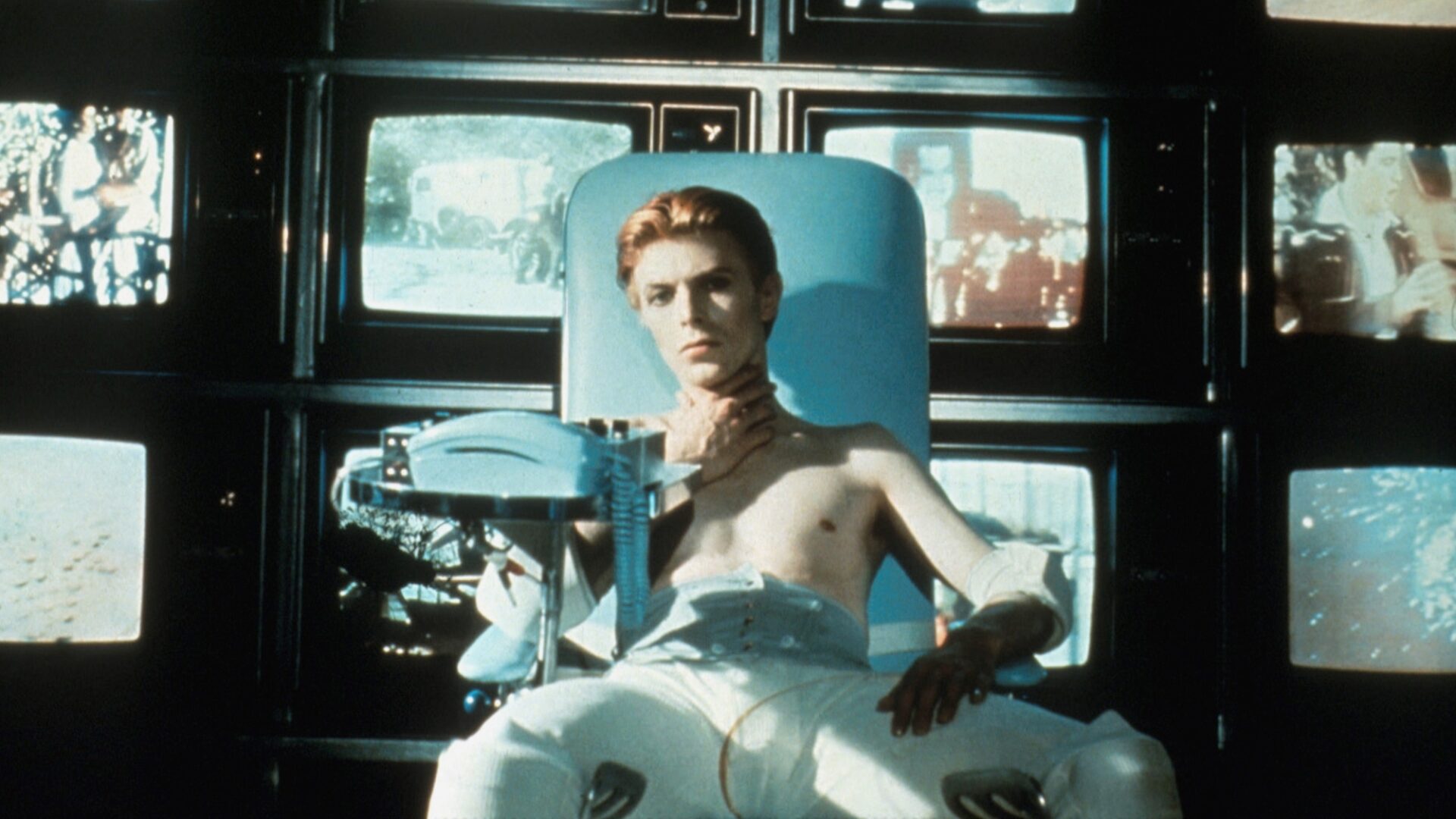 Man Who Fell To Earth 22